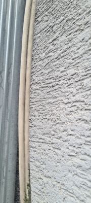 Identyfikacja przewodu wystającego z elewacji - montaż anteny satelitarnej?