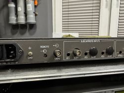 Tylny panel urządzenia audio z gniazdem zasilania, GND, REMOTE, 19 kHz i wejściami subnośnych SCA