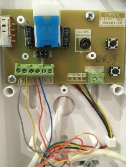 Jak prawidłowo podłączyć unifon Cyfral Smart-5P bez schematu?