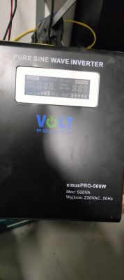 Przetwornica napięcia Volt Polska sinusPRO-500W z wyświetlaczem.
