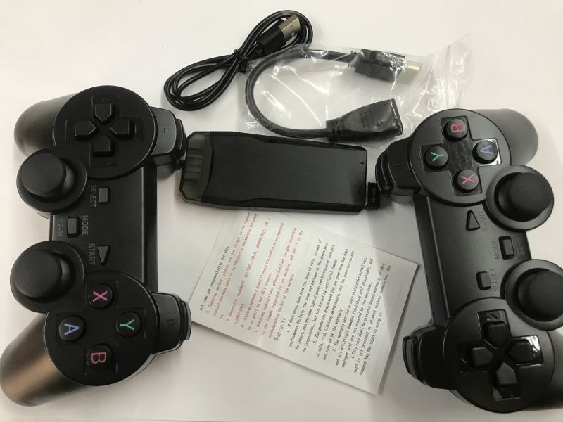 Minitest and interior presentation - retro M8 console/emulator with two pads, RetroArch