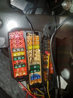 Audi A4 B8 Radio Chorus - Gdzie podłączyć remote dla subwoofera?