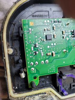 Peugeot 508 - Bosch 1 397 220 614 - sterownik wycieraczek