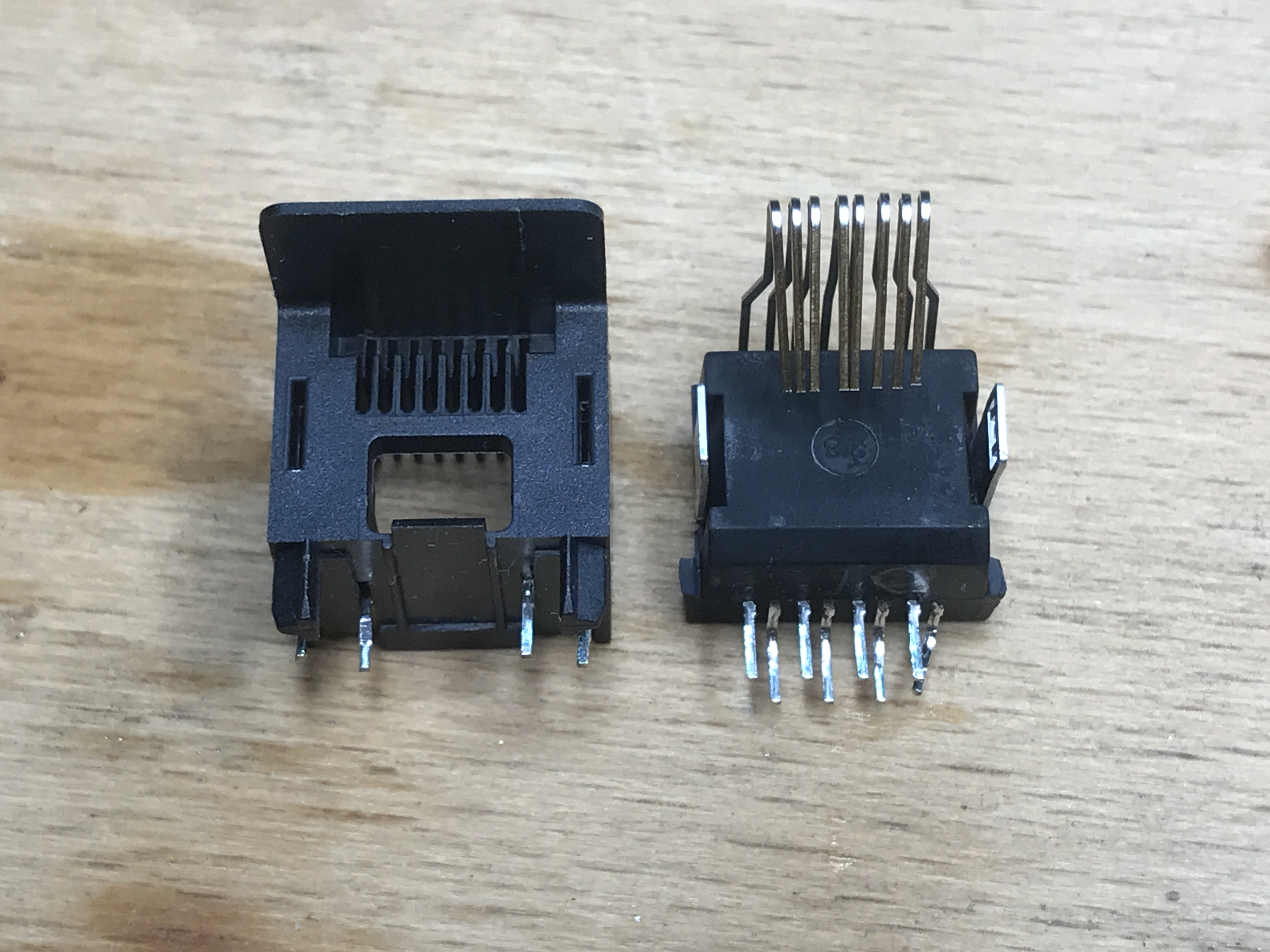 Prechodka Rj45 Wnętrze gniazd RJ45 ze zintegrowanym transformatorem sygnałowym