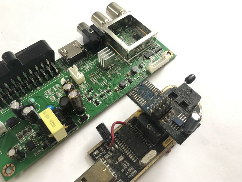 Internal components, repairs and firmware emulation – Manta DVBT018 DVB-T2 tuner