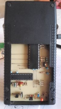 Kalkulator programowalny z MC14009, z ciągłą pamięcią programu i danych