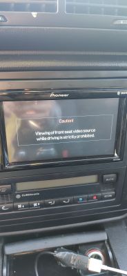 Jak aktywować Screen Mirroring w Pioneer MVH-A210BT?