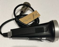 Mikrofono-głośnik z kablem i wtyczką do radiotelefonu przenośnego R4437.