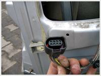 Jak połączyć piny zamka Skoda Octavia 99, by aktywować brzęczek i lampkę?