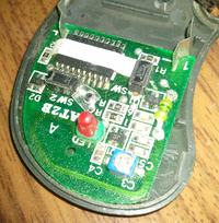 Audi 80 - Pilot centralnego zamka samoczynnie otwiera i zamyka drzwi