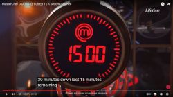 Duży zegar z czerwonym wyświetlaczem LED pokazujący godzinę 15:00.