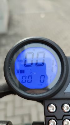 Janobike T10 - Wykrzyknik na wyświetlaczu, światło hamulca nie gaśnie, hulajnoga nie jedzie