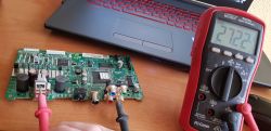Wieża Samsung MM E330D wyłącza się po kilkudziesięciu sek.