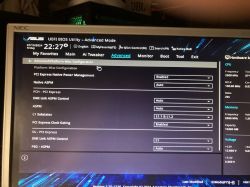 Zdjęcie ekranu ustawień zaawansowanych w BIOS UEFI na komputerze ASUS.