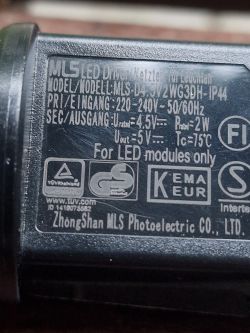 Jak podłączyć 7 girland LED (4.5V 2W) do jednego zasilacza? Co kupić?