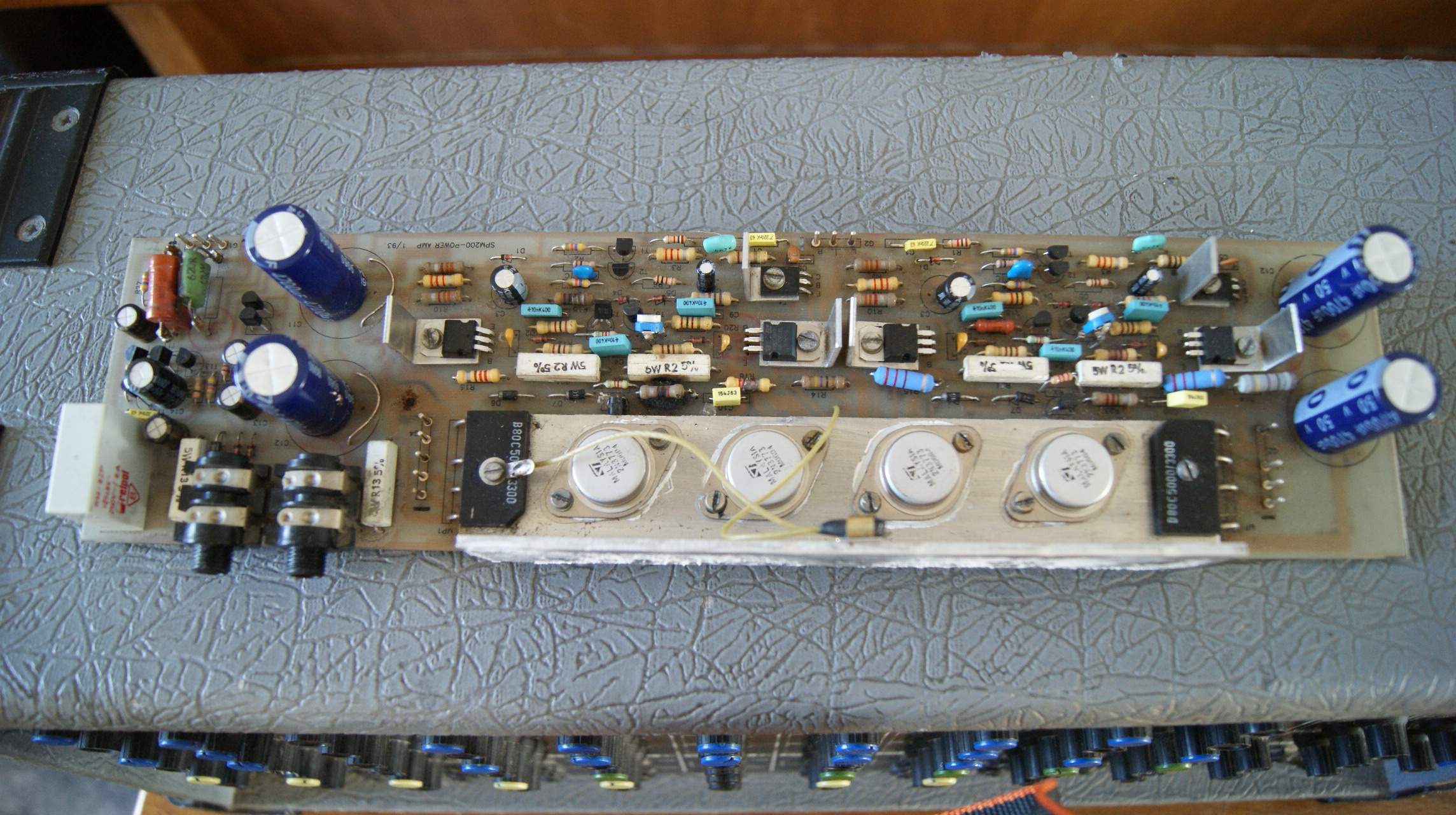 Kupie - Kupie schemat wzmacniacza powermiksera Box Electronics spm-200