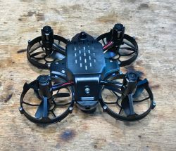 Dron za stówę z Chin? Czy się do czegoś nadaje? Eachine E008 Mini