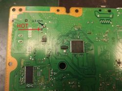 PS3 Slim CECH-3004B - Grzejący się układ na płycie.