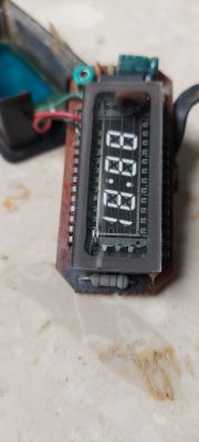 Uszkodzony zegar elektroniczny John Deere – problem z opornikiem, pomoc w naprawie i wymianie