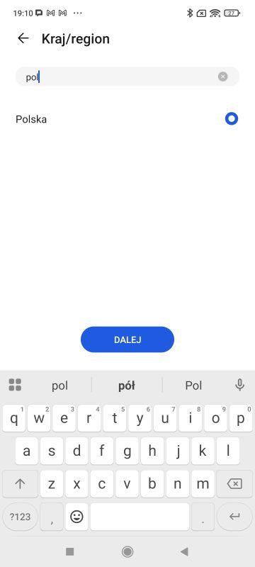 Ekran wyboru kraju w aplikacji, pokazujący wpisaną frazę pol i zaznaczoną opcję Polska