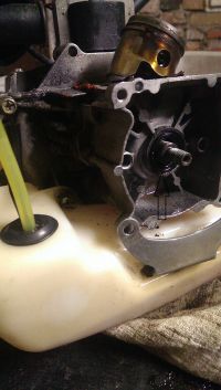 Leader GKS 330-2 - The new carburetor does not feed fuel to the cylinder