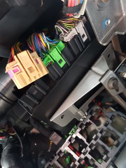 Golf IV 1.6 1998 - Czy miał fabryczny pilot do zamka?