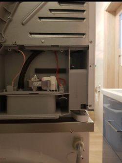 Bosch WTH85200PL Dryer - Connecting the WTZ1110 Drain Hose: Find Connection Point & Steps