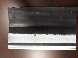 Konica 282: Błąd C2557, drukowanie czarnych stron mimo wymiany części, utwardzony toner