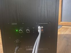 Jak podłączyć Edifier T5 do amplitunera JVC RX-5052S? Brak reakcji subwoofera.