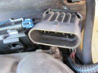 Opel Tigra A 2000 - Do czego służy luźne 5-cio pinowe gniazdo w silniku?