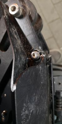 Goclever Electric Scooter Shuts Down During Ride, Requires Charger Reconnection