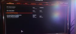 Interfejs BIOS płyty głównej Gigabyte z ustawieniami procesora.
