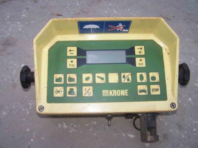 Pęknięty wyświetlacz w sterowniku (komputerze) od maszyny ro