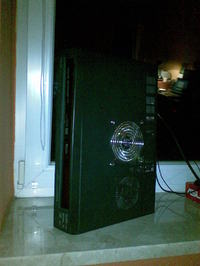 PC w nietypowej obudowie od magnetowidu