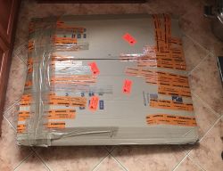 Package with 60x60 cm LED Panel Package containing a 60x60 cm LED panel.