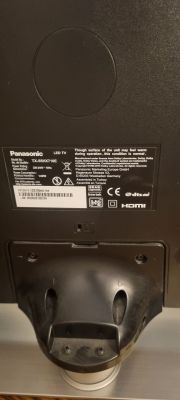 Etykieta modelu telewizora Panasonic TX-55HX710E Etykieta informacyjna z tyłu telewizora Panasonic TX-55HX710E