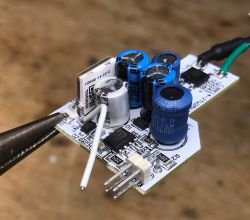 Inteligentna 'żarówka' WOJ14413 WiFi LED CCT - wnętrze, aplikacja, Tasmota