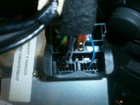 Jak podłączyć wzmacniacz do nawigacji DVD 90 w Opel Zafira B?