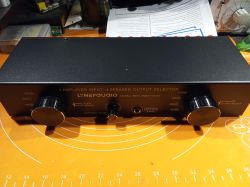 Przełącznik wyjść wzmacniacza & wejść kolumn firmy Lynepaudio. Ułatwienie dla melomana.