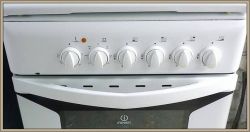 Indesit Oven: Need Help with Worn Markings & Missing Instructions (Serial Number Unreadable)