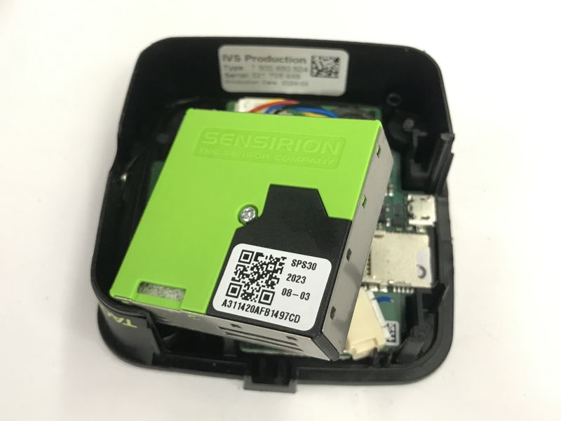 The interior of the Bosch IVS SLIM module, i.e. telemetry and fender detection in Car Sharing vehicl