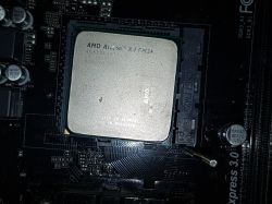 AMD - Zakręca się raz wentylator i świeci się dioda na komputerze