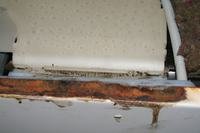 ELECTROLUX ESL66020 - Wybrzuszenie blatu kuchennego z lewej tylnej strony zmyw.