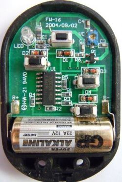 Audi 80 B4 avant 1.6 ADA - Nie da się odpalić, świecą awaryjne od alarmu oraz ni