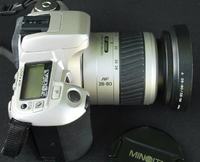 Czy obiektyw Minolta pasuje do Sony SLT-33? A co z lampą 3600 HS (D)?