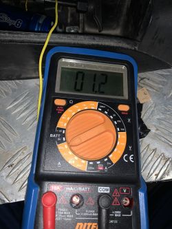 - wyłączający i włączający się licznik motocyklowy