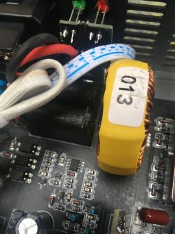 Przetwornica napięcia 12DC/230AC pełen sinus zakłócenia w samochodzie