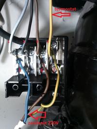 Indesit lodówka - Rozmroziła się, wcześniej lód był na tylnej sci Indesit lodówka - Rozmroziła się, wcześniej lód był na tylnej sci