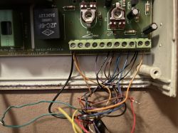 Stary domofon dwurodzinny z problemem elektrozaczepu - brak otwierania drzwi