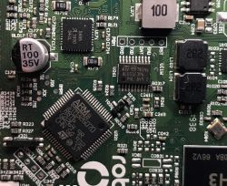 Wnętrze odkurzacza smart/robota sprzątającego z WiFi Medion 13277